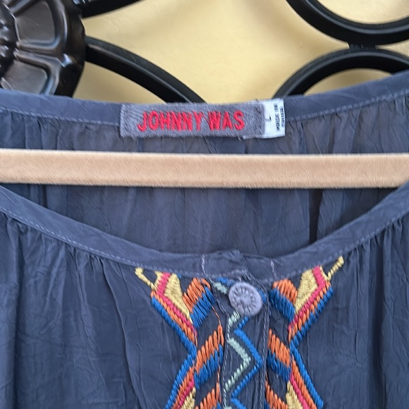 Beautiful embroidered Johnny Was blouse - Picture 4 of 5